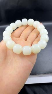 新疆和田玉白玉老型珠卡14的手串,白度好细度佳关键是油性嘎嘎