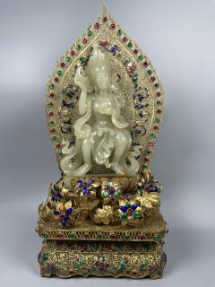珍藏精品纯银鎏镀金,镶嵌俄料和田玉观音摆件,造型独特,光鲜亮丽,品相