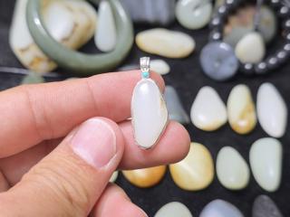 顶级的和田玉籽料小籽,精品的白玉籽料小籽.一级白的白度,一级细的细