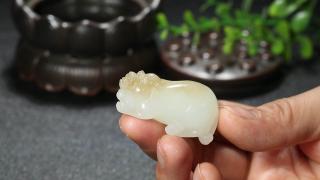 和田玉吊坠这样戴,气质翻倍✨