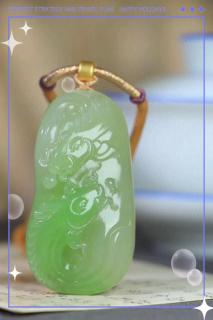 和田玉翠青手镯:美如嫩芽的独特魅力